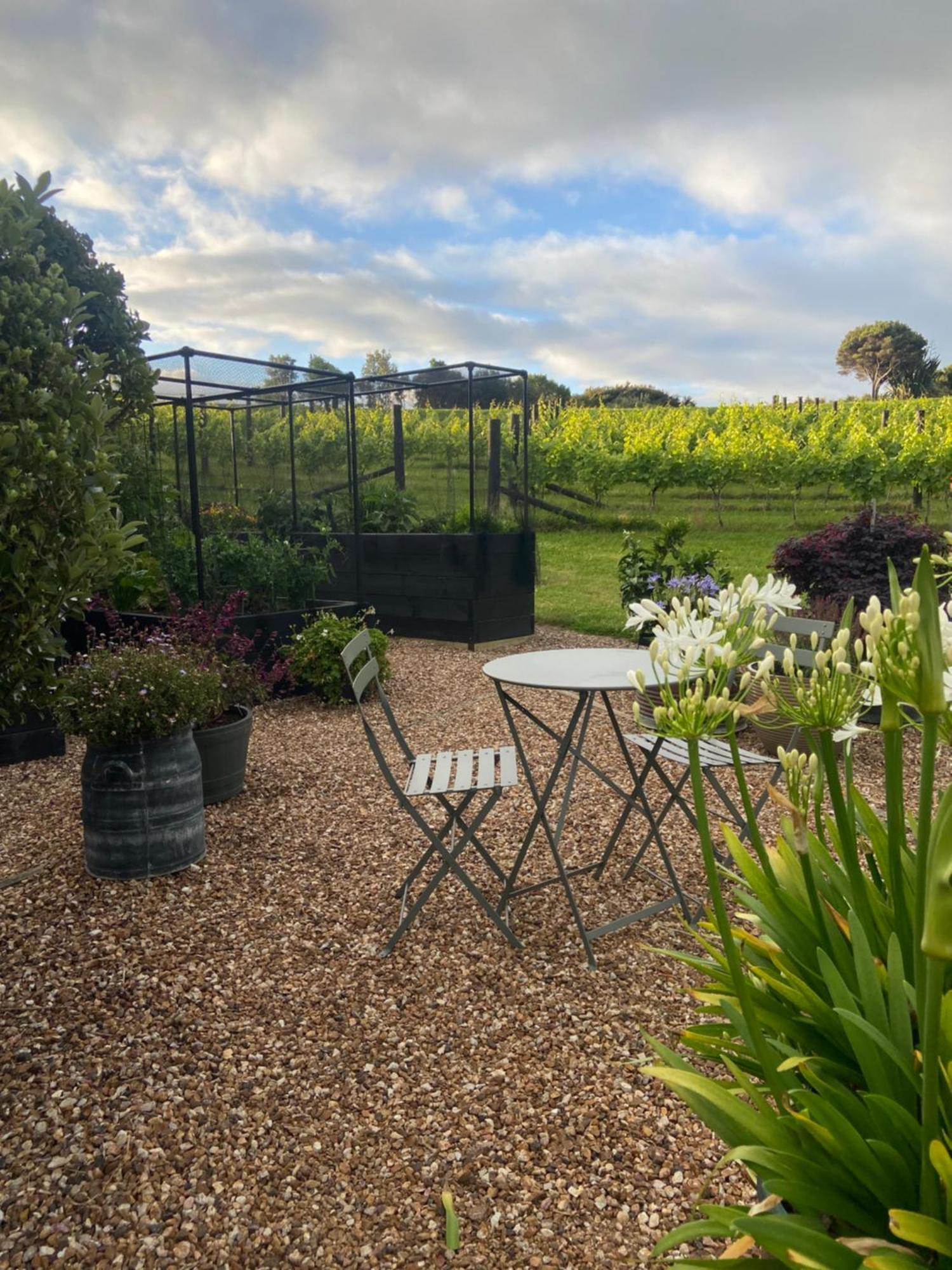 Hotel La Bodega Waiheke Island Surfdale Exterior foto