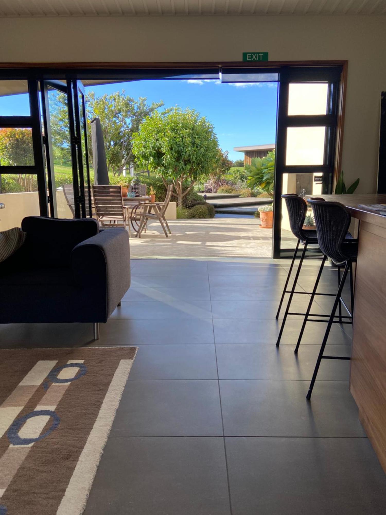 Hotel La Bodega Waiheke Island Surfdale Exterior foto